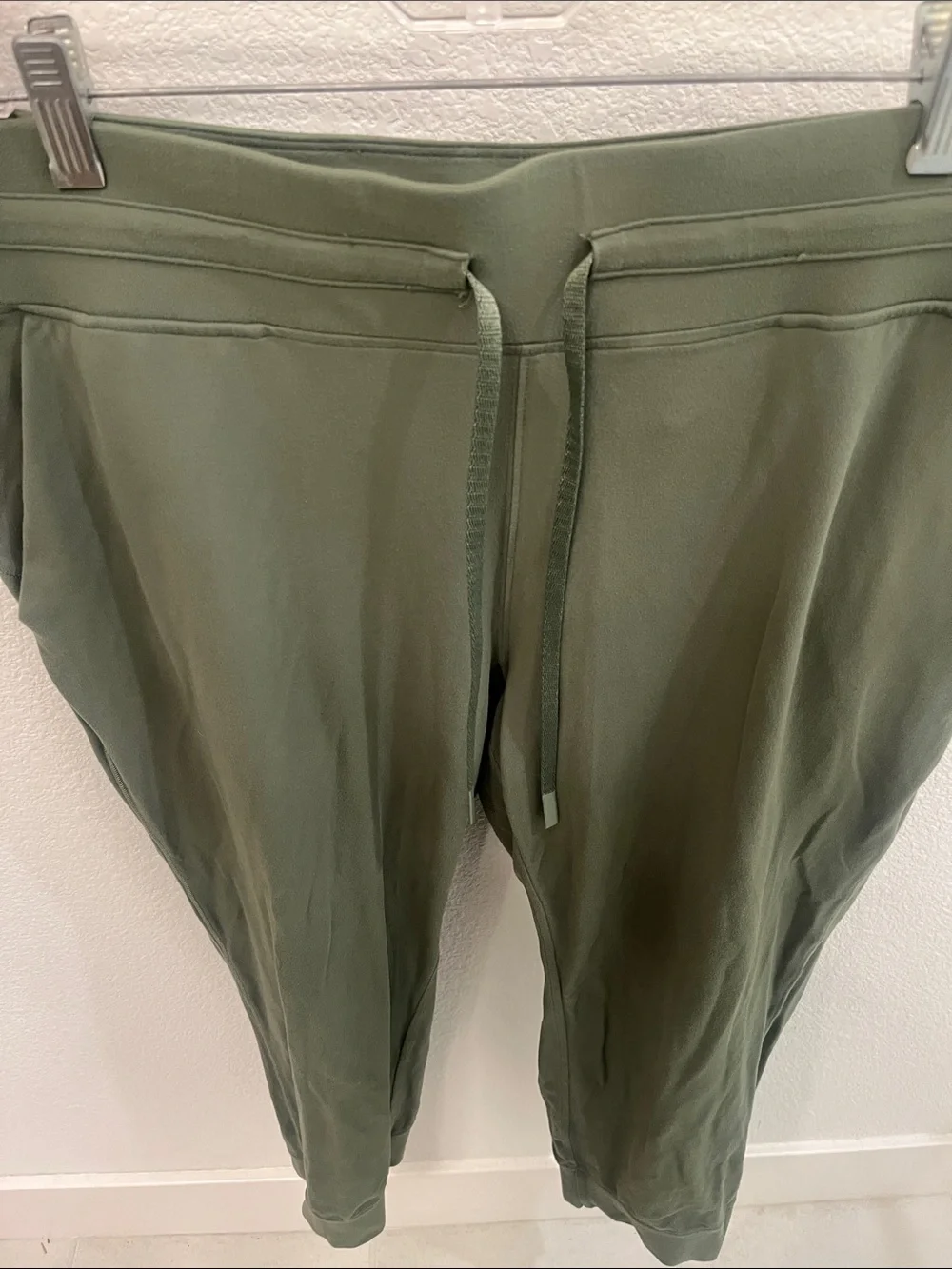 Lululemon Ready to Rulu 7/8 length sz 14 Olive Green Drawstring Joggers